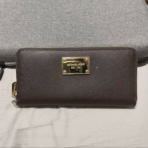 *SOLD* Michael Kors Brown Zipper Wallet